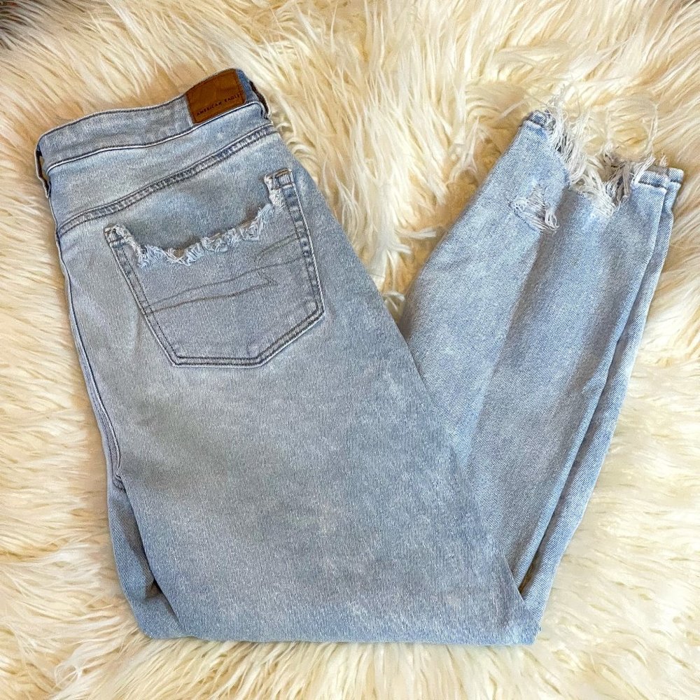 American Eagle Distressed Mom Jeans Size 12 Regular